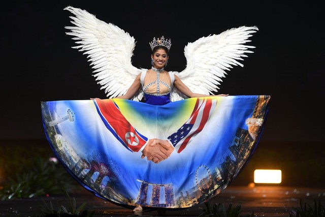 Báo Mỹ chỉ đích danh bộ Bánh mì của HHen Niê là một trong những trang phục dị nhất Miss Universe 2018 - Ảnh 8.