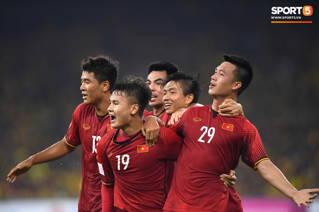 Tuyển Việt Nam vô địch AFF Cup sau chiến thắng chung cuộc 3-2 trước Malaysia - Ảnh 1.