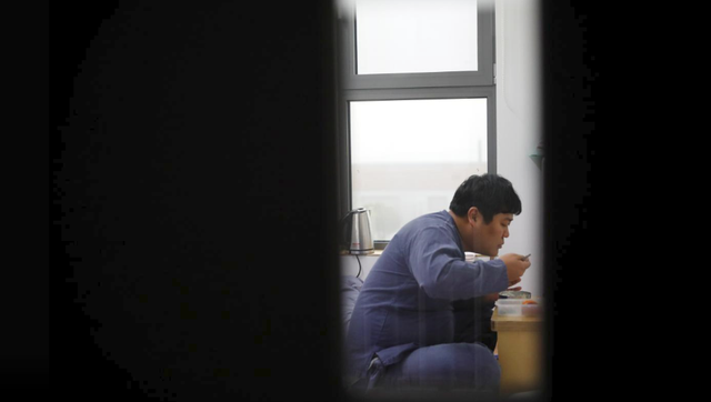 Cuộc sống quá căng thẳng, người trẻ Hàn Quốc sẵn sàng chi 90 USD để được... vào tù ở 1 ngày - Ảnh 14.