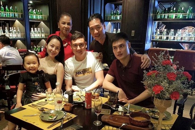 Nghệ sĩ múa Linh Nga nói về thủ môn xuất sắc nhất Việt Nam: Em tôi là Lâm ta chứ không phải Lâm tây đâu nhé - Ảnh 1. Nghệ sĩ múa Linh Nga nói về thủ môn xuất sắc nhất Việt Nam: Em tôi là Lâm ta chứ không phải Lâm tây đâu nhé - Ảnh 1.