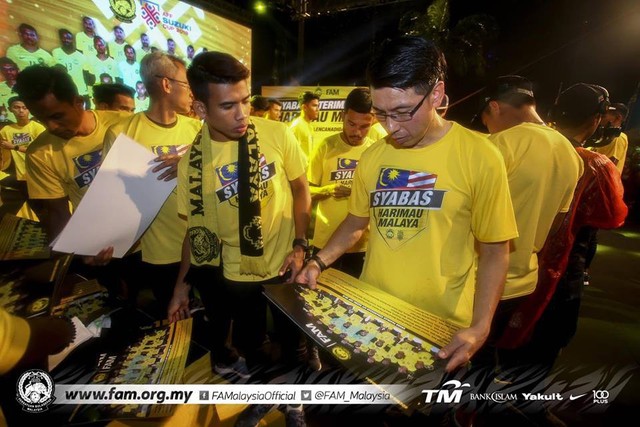 Thất bại trước Việt Nam, đội tuyển Malaysia vẫn được chào đón như những người hùng khi về nước - Ảnh 10.