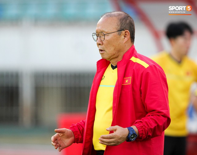 Những nghi thức cầu may của đội tuyển Việt Nam tại AFF Cup 2018 - Ảnh 9.
