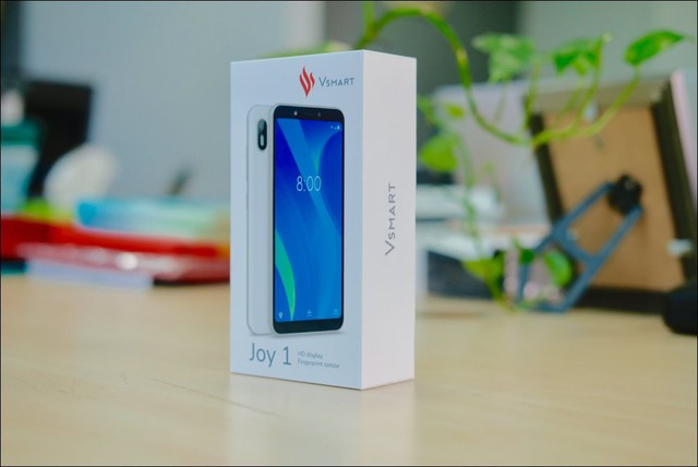 Mở hộp Vsmart Joy 1, smartphone rẻ nhất của Vinsmart - Ảnh 1.