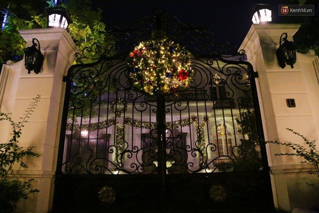 Những biệt thự triệu đô ở phố nhà giàu Sài Gòn được trang hoàng lộng lẫy như cung điện để đón Noel - Ảnh 12.