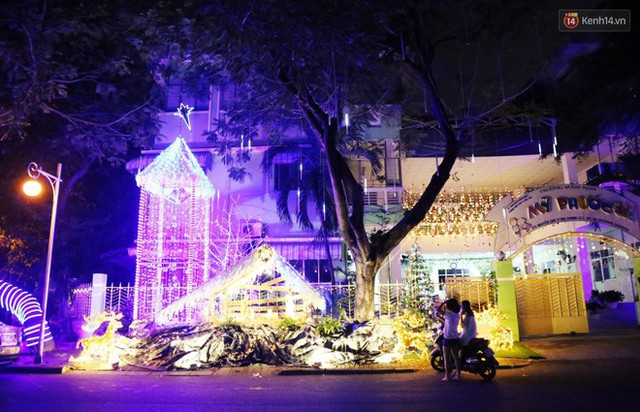 Những biệt thự triệu đô ở phố nhà giàu Sài Gòn được trang hoàng lộng lẫy như cung điện để đón Noel - Ảnh 20.