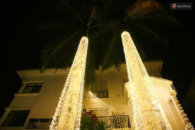 Những biệt thự triệu đô ở phố nhà giàu Sài Gòn được trang hoàng lộng lẫy như cung điện để đón Noel - Ảnh 24.