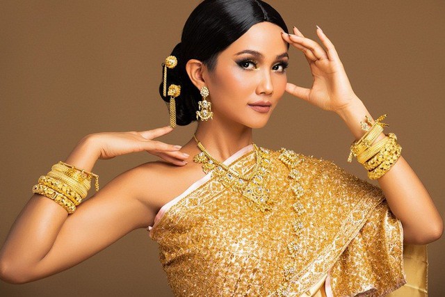 Hoa hậu hoàn vũ 2018 Catriona Gray và câu chuyện đại diện châu Á không đủ thuần…Á - Ảnh 1. Hoa hậu hoàn vũ 2018 Catriona Gray và câu chuyện đại diện châu Á không đủ thuần…Á - Ảnh 1.