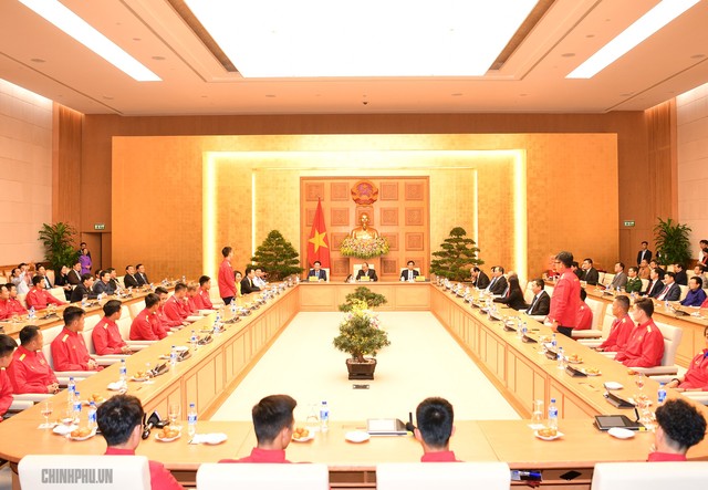 Chùm ảnh: Thủ tướng gặp mặt Đội tuyển Bóng đá Việt Nam - Ảnh 1.