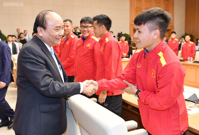 Chùm ảnh: Thủ tướng gặp mặt Đội tuyển Bóng đá Việt Nam - Ảnh 2.