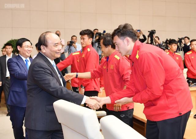Chùm ảnh: Thủ tướng gặp mặt Đội tuyển Bóng đá Việt Nam - Ảnh 3.