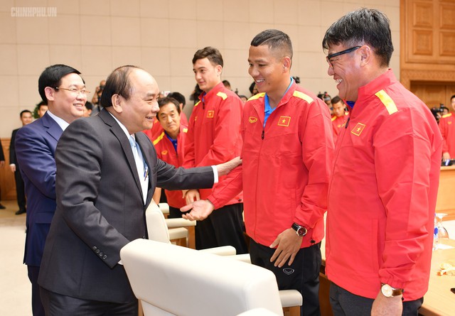 Chùm ảnh: Thủ tướng gặp mặt Đội tuyển Bóng đá Việt Nam - Ảnh 4.