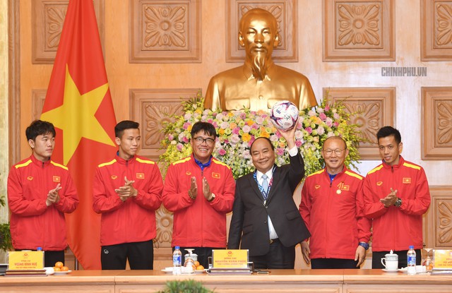 Chùm ảnh: Thủ tướng gặp mặt Đội tuyển Bóng đá Việt Nam - Ảnh 5.