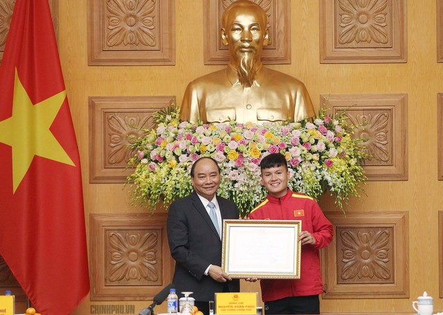 Chùm ảnh: Thủ tướng gặp mặt Đội tuyển Bóng đá Việt Nam - Ảnh 7.