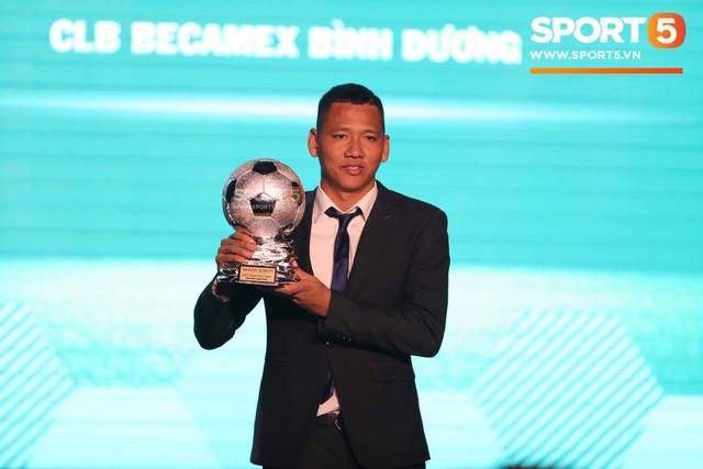 CHÍNH THỨC: Quang Hải giành quả bóng vàng Việt Nam 2018 ở tuổi 21 - Ảnh 3.