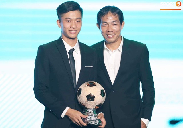 CHÍNH THỨC: Quang Hải giành quả bóng vàng Việt Nam 2018 ở tuổi 21 - Ảnh 4.