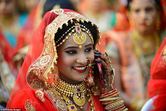 Đại gia Ấn Độ tổ chức đám cưới cho 261 cô gái nhà nghèo, cho cả của hồi môn khi về nhà chồng - Ảnh 3.
