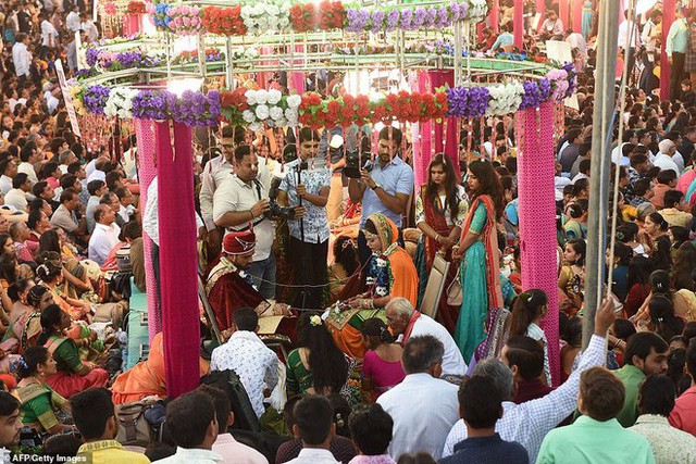 Đại gia Ấn Độ tổ chức đám cưới cho 261 cô gái nhà nghèo, cho cả của hồi môn khi về nhà chồng - Ảnh 7.