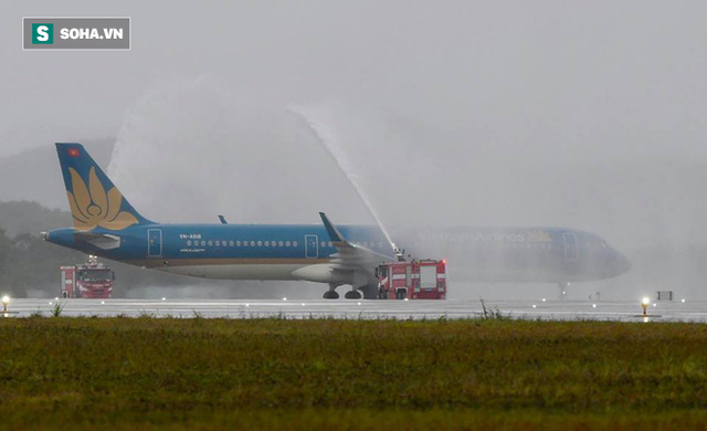  Máy bay chở Thủ tướng đáp xuống sân bay Vân Đồn - Ảnh 1.