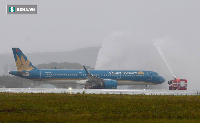  Máy bay chở Thủ tướng đáp xuống sân bay Vân Đồn - Ảnh 2.