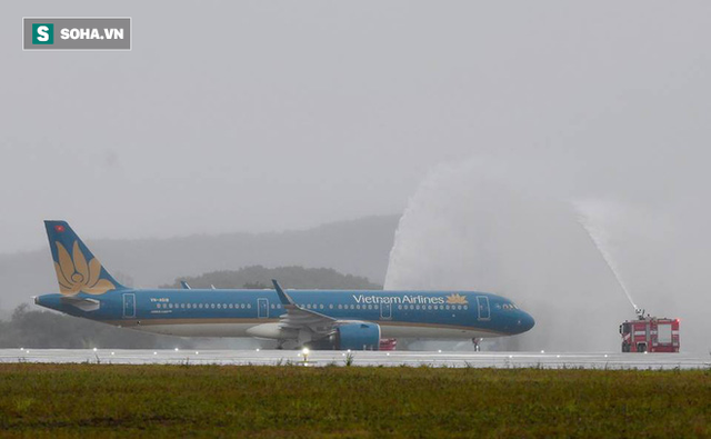  Máy bay chở Thủ tướng đáp xuống sân bay Vân Đồn - Ảnh 3.