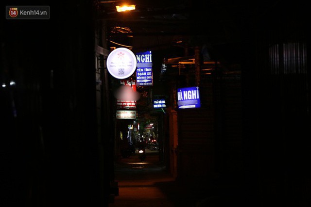 Clip: Không thuộc danh sách 10 điểm nghi có hoạt động mại dâm nhưng đây là những gì xảy ra trên phố Trần Duy Hưng mỗi đêm - Ảnh 4.
