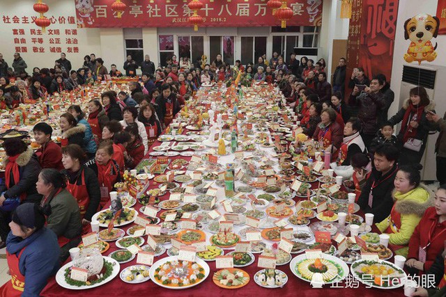 Choáng: Bữa tiệc tất niên “khổng lồ” với 13.200 món ăn đầy màu sắc chỉ nhìn thôi cũng đã đủ no - Ảnh 8.