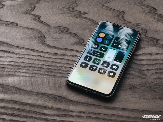 iPhone X: Bỏ lại quá khứ, tiến tới tương lai - Ảnh 3.