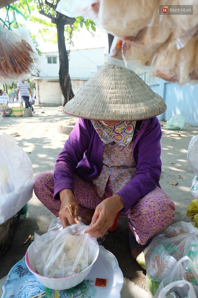 Cay mắt với những mẩu chuyện về những phận đời tha hương, ở lại Sài Gòn mưu sinh ngày Tết - Ảnh 9.