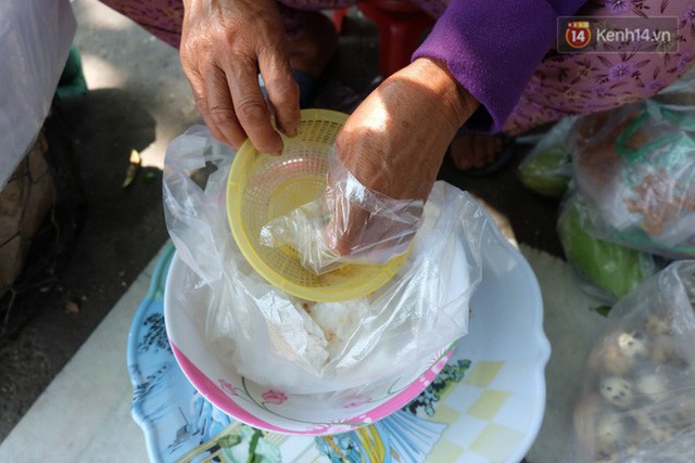 Cay mắt với những mẩu chuyện về những phận đời tha hương, ở lại Sài Gòn mưu sinh ngày Tết - Ảnh 10.