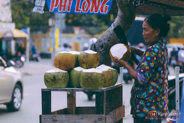 Tết bình dị của người dân xóm chài lênh đênh giữa Sài Gòn: Mâm cỗ đơn giản chỉ với mấy con cá khô - Ảnh 5.