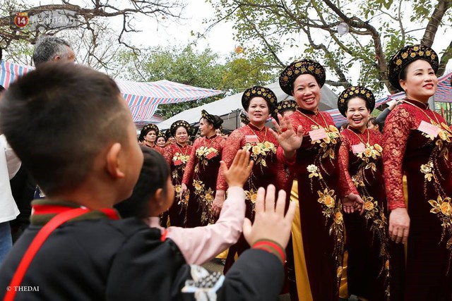 Chùm ảnh: 2 tiếng rước quả pháo dài 6 mét về làng Đồng Kỵ, mở màn mùa lễ hội đầu năm mới - Ảnh 11.