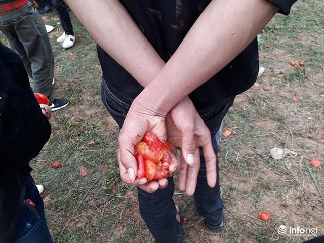 Kỳ lạ phiên chợ ném cà chua cầu may đầu năm ở xứ Thanh - Ảnh 9.