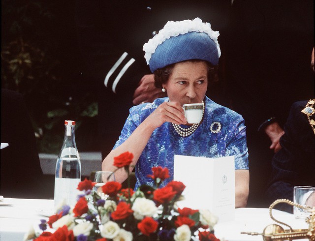 Đầu bếp Hoàng gia Anh tiết lộ chế độ ăn của Nữ hoàng Elizabeth để có cơ thể khỏe mạnh - Ảnh 1.