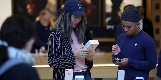 Apple đang bị ngân hàng Goldman Sachs dụ dỗ bán iPhone trả góp cho người dùng - Ảnh 2.