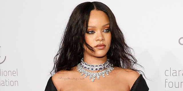 Ca sĩ Rihanna lên tiếng chỉ trích Snapchat cổ xuý nạn bạo hành trong gia đình, 600 triệu USD giá trị vốn hoá của Snap lập tức bốc hơi - Ảnh 1.