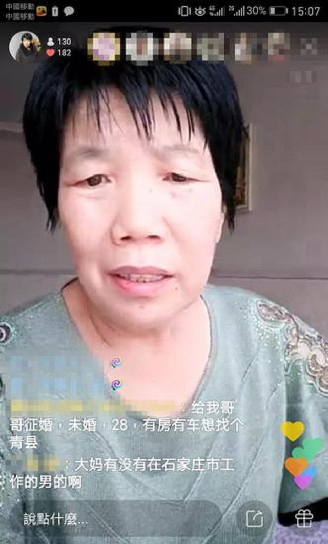 Làm bà mối online, người phụ nữ 58 tuổi trở thành hiện tượng live-stream ở Trung Quốc, thu nhập 1 triệu/ngày - Ảnh 1.