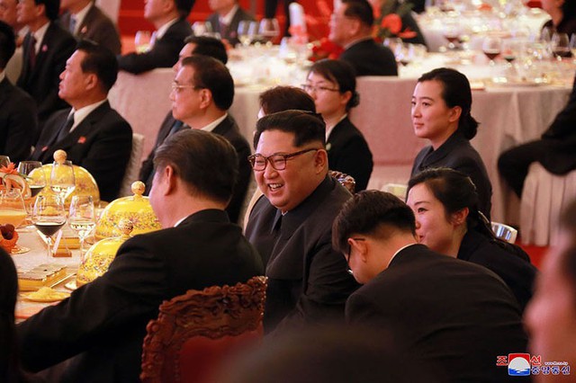 Toàn cảnh chuyến công du Trung Quốc ấn tượng của ông Kim Jong-un - Ảnh 17.