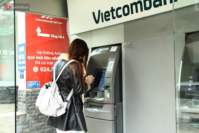 Nhiều chủ tài khoản Vietcombank phản ứng sau biểu phí mới: Sẽ mở thêm vài tài khoản ngân hàng khác để không bị “phụ thuộc”! - Ảnh 3.