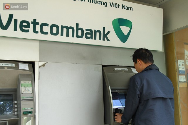 Nhiều chủ tài khoản Vietcombank phản ứng sau biểu phí mới: Sẽ mở thêm vài tài khoản ngân hàng khác để không bị “phụ thuộc”! - Ảnh 4.