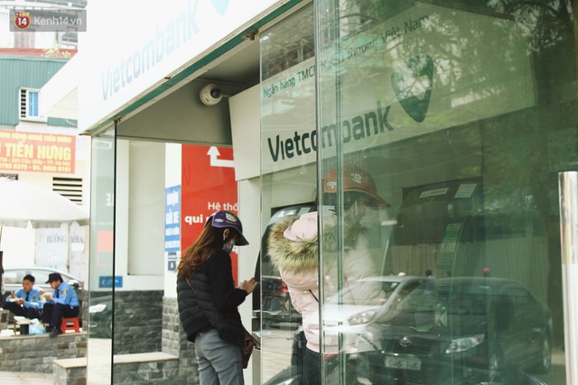 Nhiều chủ tài khoản Vietcombank phản ứng sau biểu phí mới: Sẽ mở thêm vài tài khoản ngân hàng khác để không bị “phụ thuộc”! - Ảnh 6.