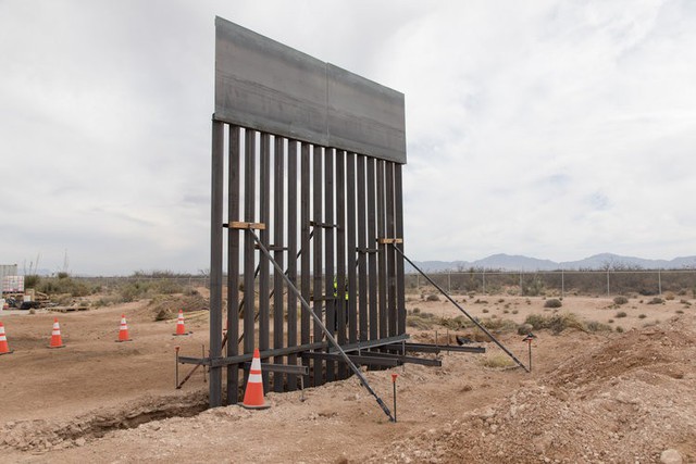 Cận cảnh bức tường ngăn cách Mexico cao 5,5 mét mà tổng thống Trump đang cho xây dựng - Ảnh 5.