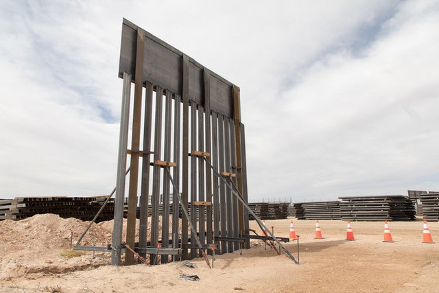 Cận cảnh bức tường ngăn cách Mexico cao 5,5 mét mà tổng thống Trump đang cho xây dựng - Ảnh 8.