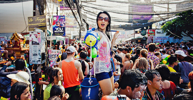 Câu chuyện xâm hại tình dục mỗi mùa lễ hội té nước Songkran: Khi nạn nhân vẫn bị đổ lỗi vì ăn mặc hở hang! - Ảnh 4.