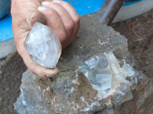 Các nhà khoa học đã tìm ra cách để tạo ra kim cương bằng lò vi sóng, và nó có thể sẽ làm thay đổi nền công nghiệp kim cương - Ảnh 2.