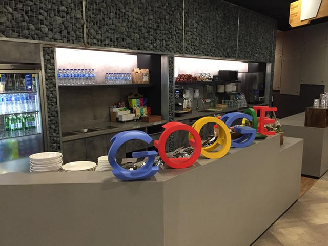 Văn phòng Google tại Singapore: Đồ ăn miễn phí, nhân viên có phòng ngủ, phòng cầu nguyện, cắt tóc, các bà mẹ có chỗ cho con bú, vắt sữa... - Ảnh 6.