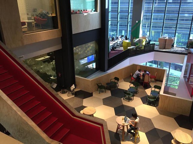 Văn phòng Google tại Singapore: Đồ ăn miễn phí, nhân viên có phòng ngủ, phòng cầu nguyện, cắt tóc, các bà mẹ có chỗ cho con bú, vắt sữa... - Ảnh 3.