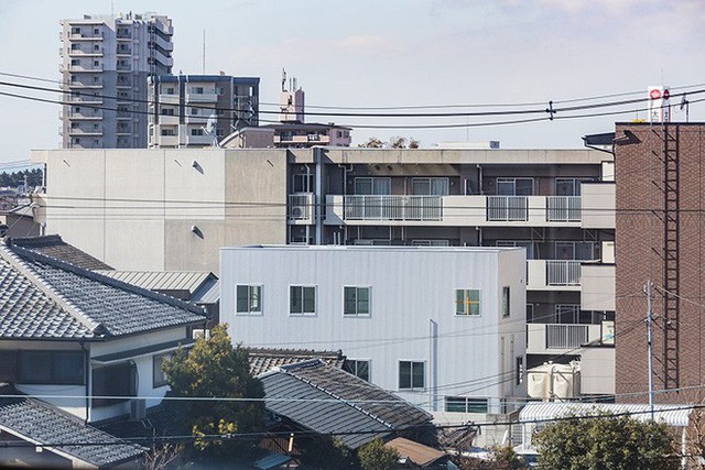 Nhờ kiểu xếp tầng cực linh hoạt, kiến trúc sư Nhật nhồi được 7 tầng sử dụng vào độ cao chỉ bằng 2 tầng nhà - Ảnh 11.
