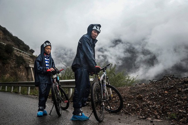 Ông bố của năm, quyết rủ cậu con trai cùng đạp xe hơn 2000km để thử thách lòng kiên trì - Ảnh 13.