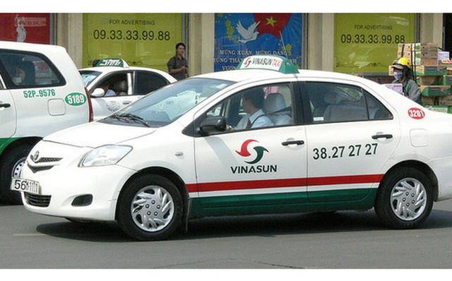 Lãnh đạo Vinasun: 78.000 chiếc xe của Uber và Grab sáp nhập gấp mấy lần so với 20.000 taxi truyền thống của cả nước, chắc chắn dẫn đến độc quyền - Ảnh 1. Lãnh đạo Vinasun: 78.000 chiếc xe của Uber và Grab sáp nhập gấp mấy lần so với 20.000 taxi truyền thống của cả nước, chắc chắn dẫn đến độc quyền - Ảnh 1.
