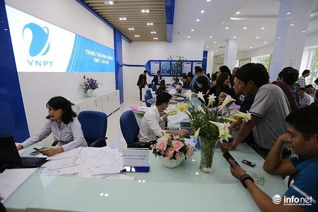Đăng ký thông tin thuê bao di động: Xếp hàng chờ nửa ngày chưa đến lượt! - Ảnh 1. Đăng ký thông tin thuê bao di động: Xếp hàng chờ nửa ngày chưa đến lượt! - Ảnh 1.